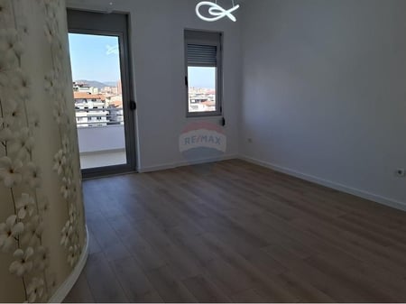 Shitet apartament 2+1, ne Selite ,Rruga e Zallit.
