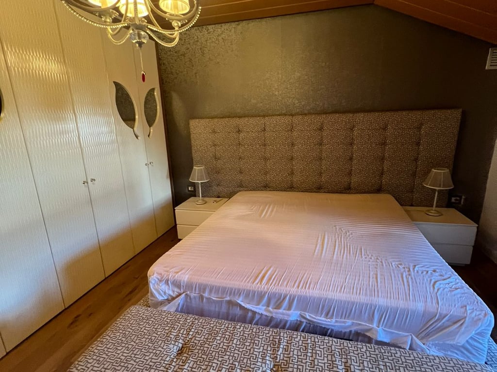 Vendesi Villa a 3 Piani a TEG 600.000 euro