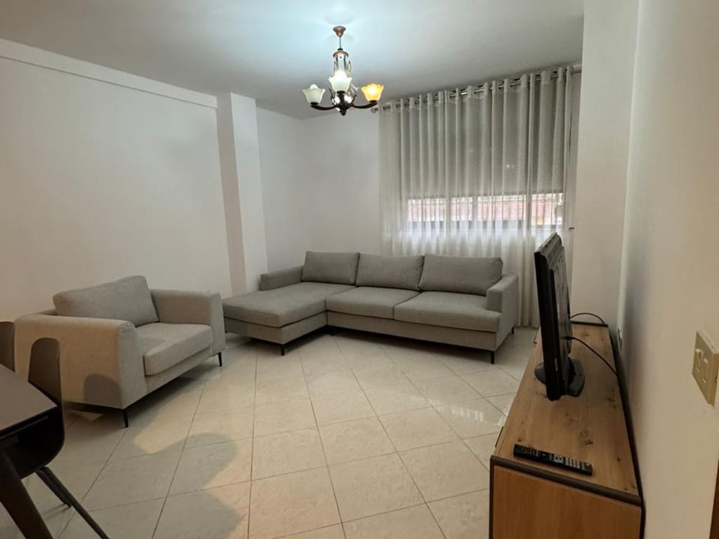 1+1, arredato in via Elbasani, 500 euro