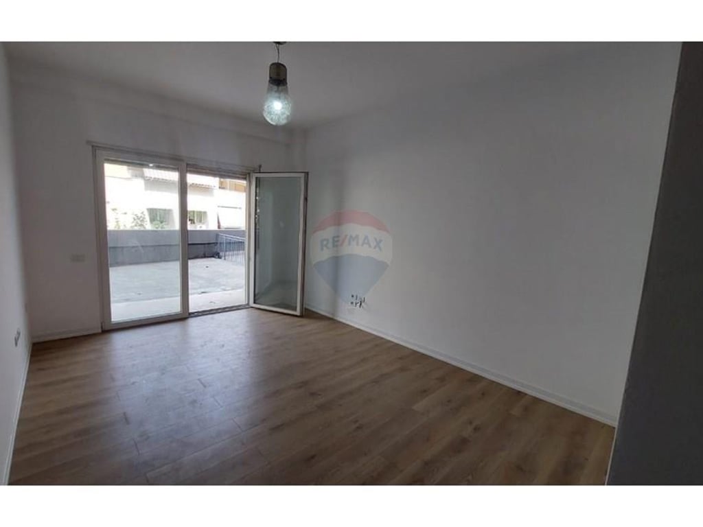Office for rent at Kristal center!