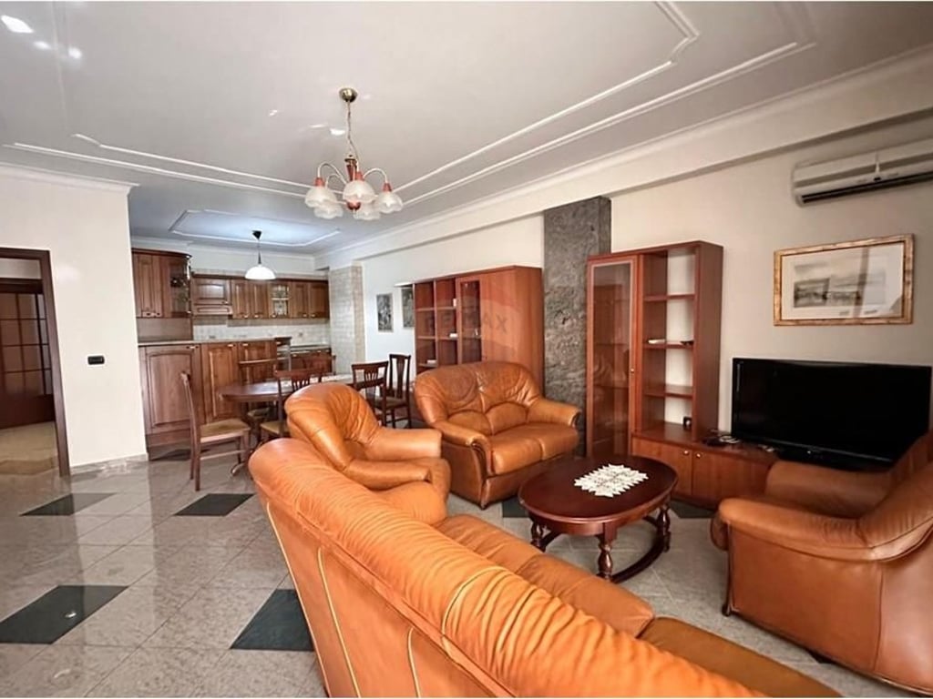 Apartment 2+1+2 for rent in Bllok.