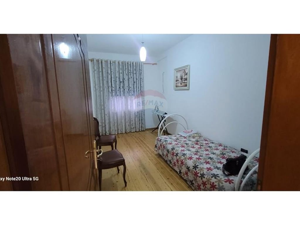 Shtepi 2-kateshe per Shitje - Rruga Ali Visha