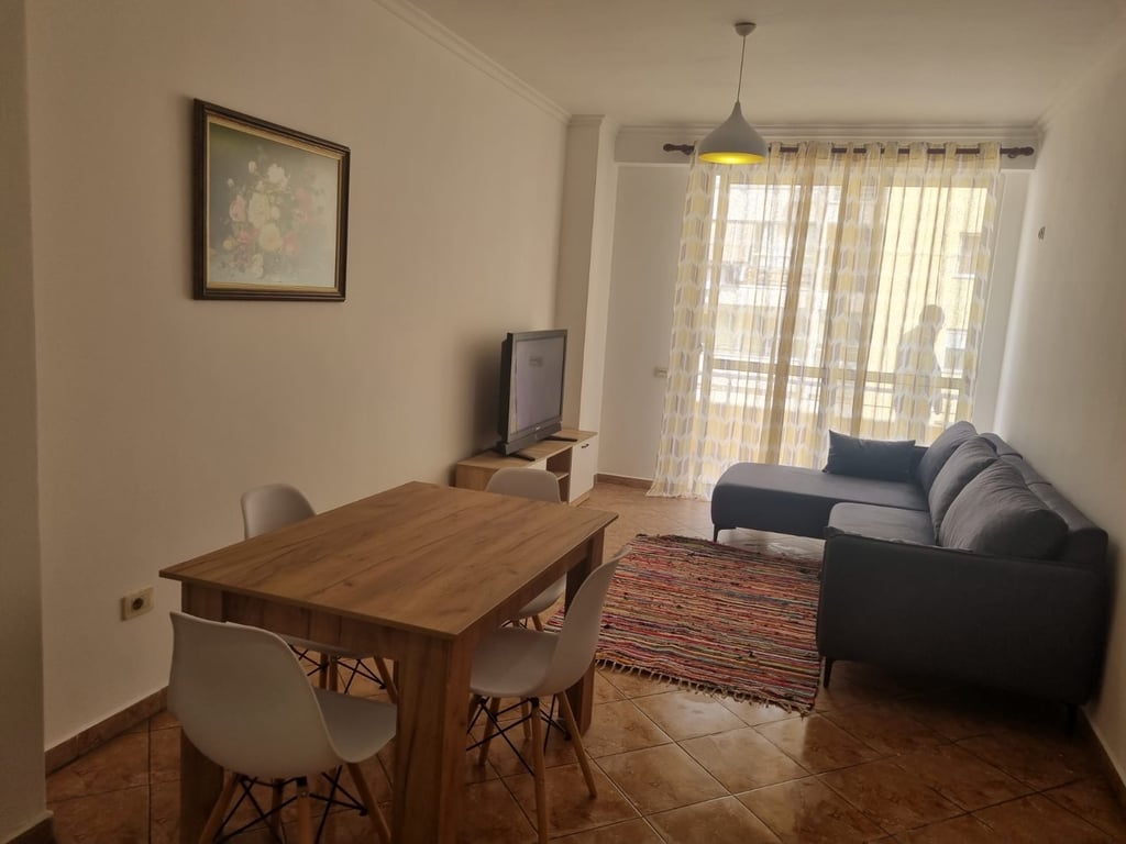 Affittasi appartamento 2+1+1 con balcone