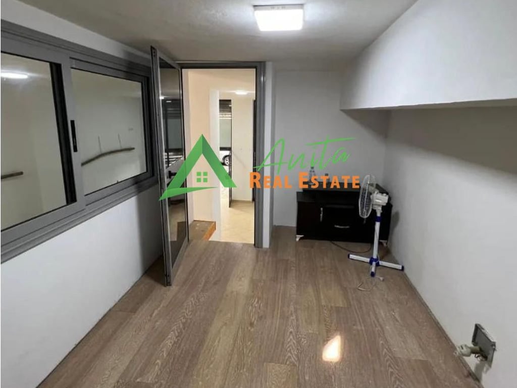 Ambiente commerciale in affitto a Yzberish