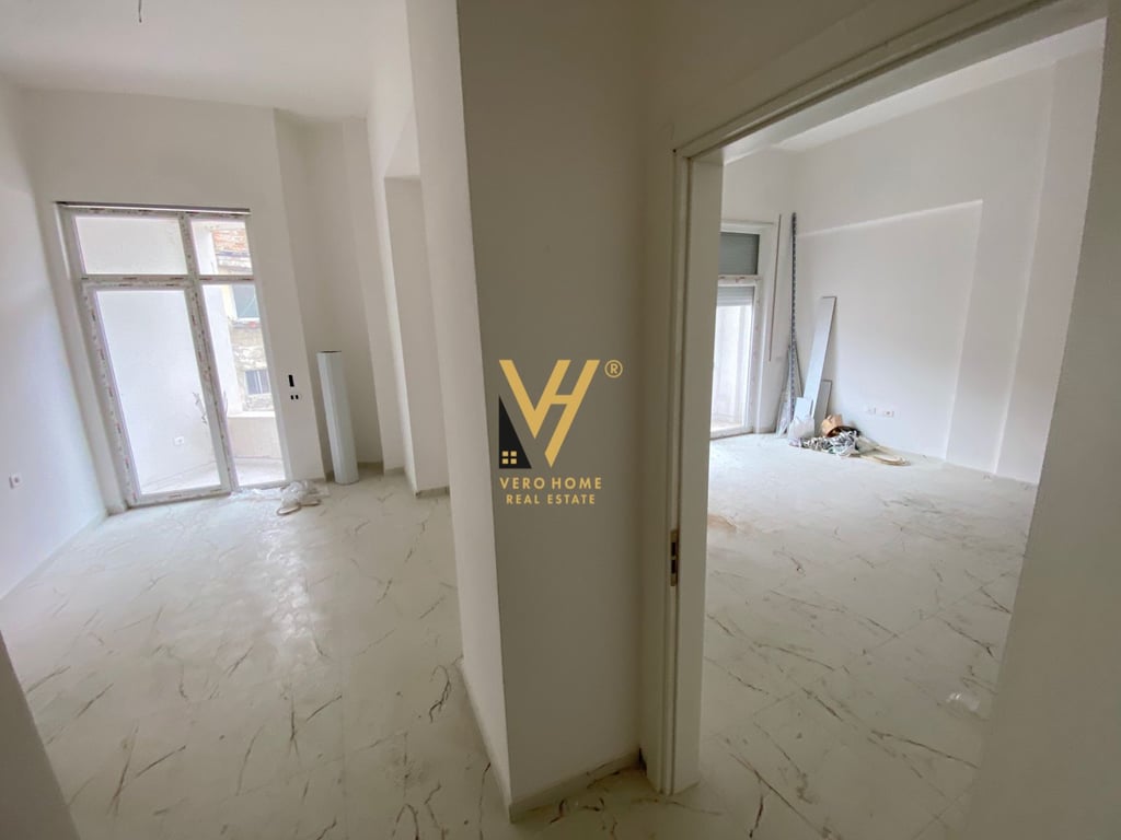 JEPET ZYRE 70 M2 ME QERA NE QENDER 600 EURO