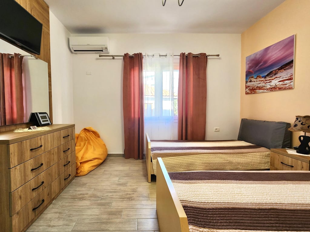 Me Qera: Vile 2 Kateshe *PRIVATE* (📍 Vilat Gjermane, Kompl.Grande, pa vajt ) Me Oborr te Madh dhe Tarrace - Super Pamje