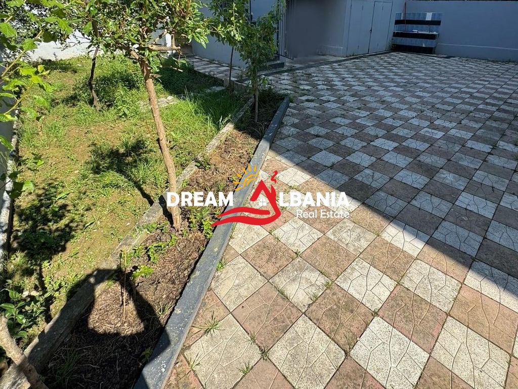 Villa in vendita in Via Elbasanit, nella zona delle Ville Tedesche, a Tirana (ID 4151190)