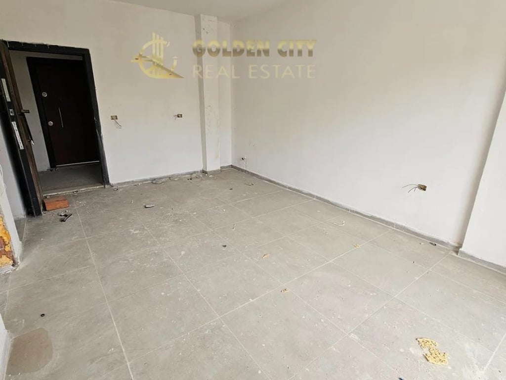 Shitet Apartament 1+1 