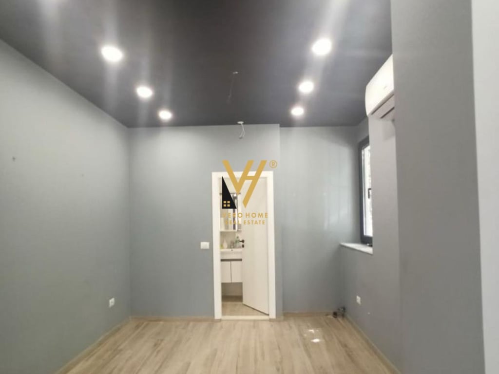 SHOP FOR RENT 12 M2 NEAR DINAMO STADIUM 40,000 LEK
