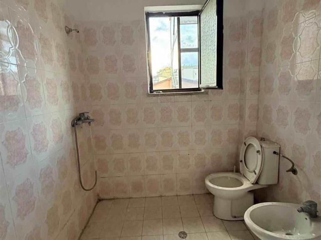 Apartament Per Shitje 3+1+2 Tek Komuna e Parisit (ID B13092) Tirane
