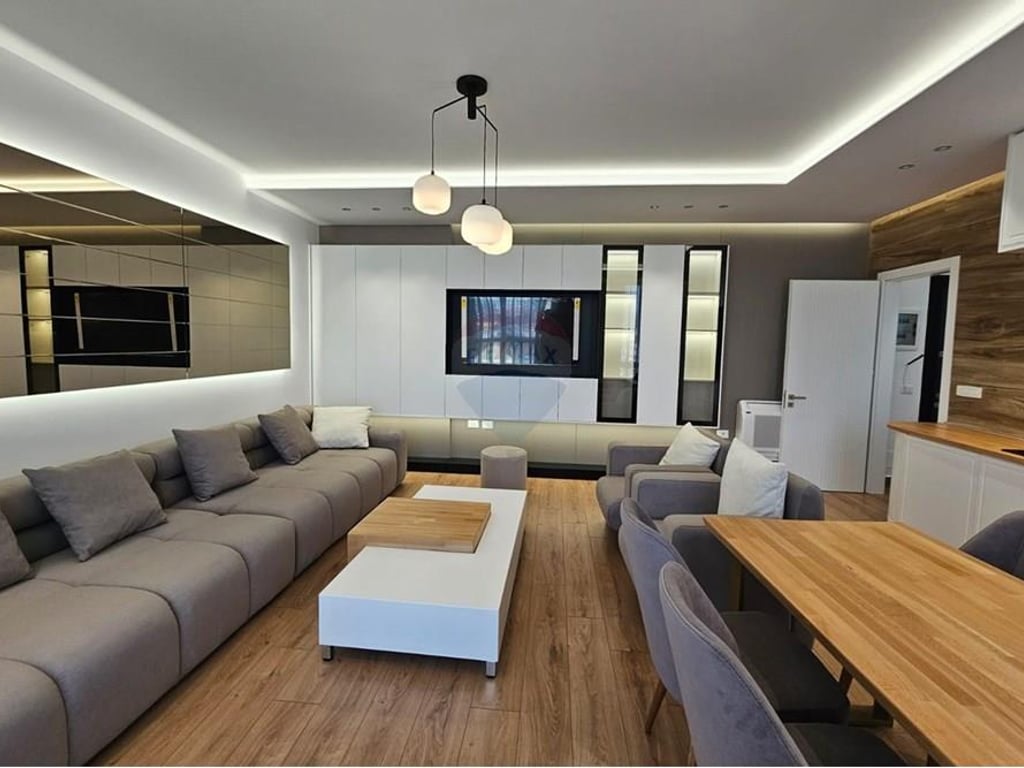 1+1 apartment for rent on Bulevardi i Ri!