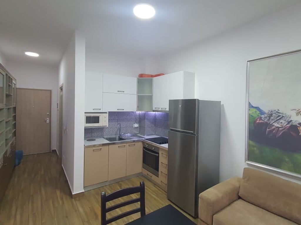 1+1, Kika Complex 2, Paris Commune, 570 euros