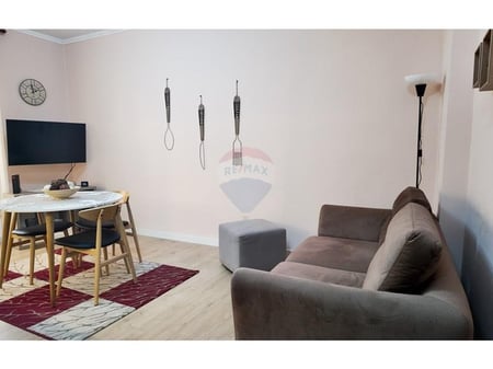 Apartament - Për Qira - Mine Peza