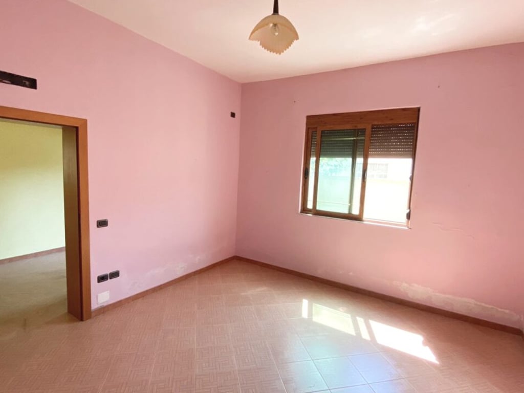 🔥New listing, only 10 m from our office🔥 A 2-story villa for sale, Kavajë center