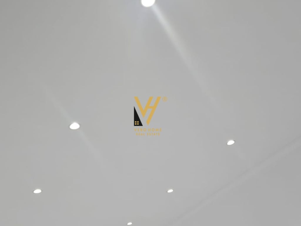 SHOP FOR RENT 41 M2 ON 4 DESHMORET STREET 800 EURO