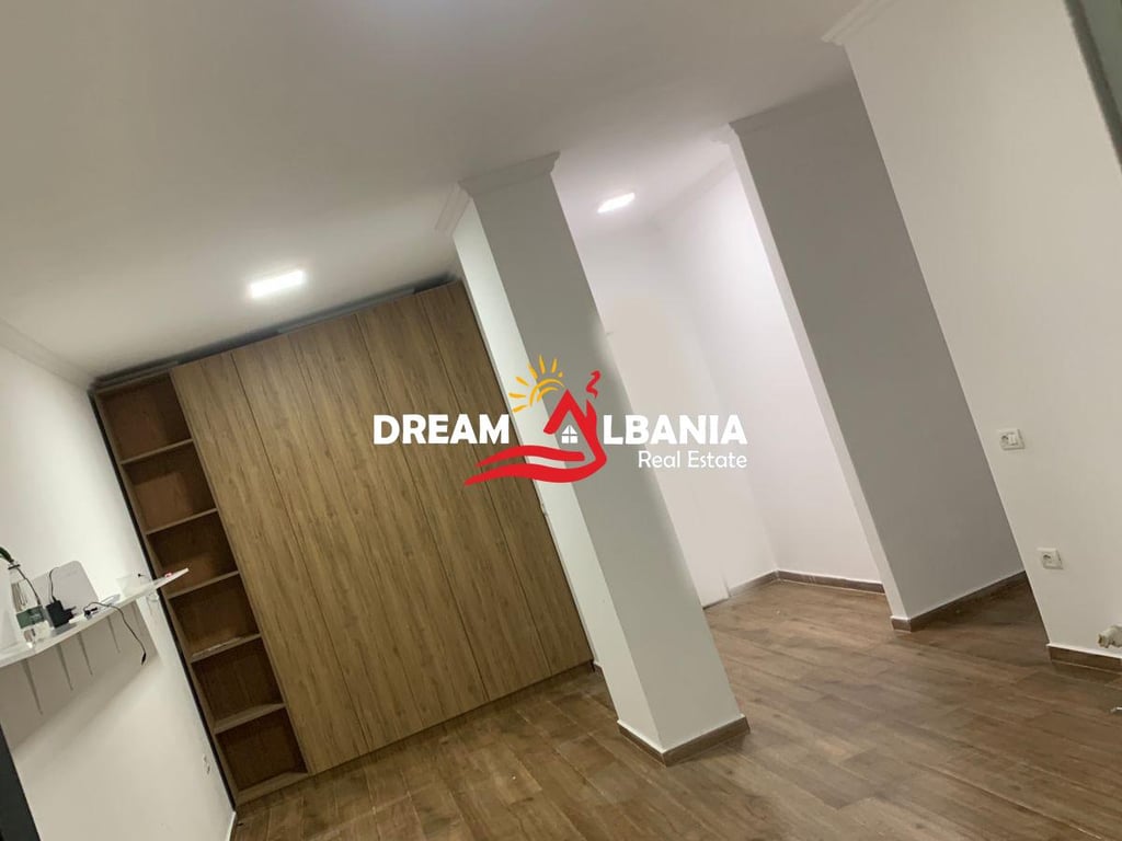 Office for Rent in Myslym Shyr, near the CAM market in Tirana (ID 42611299)