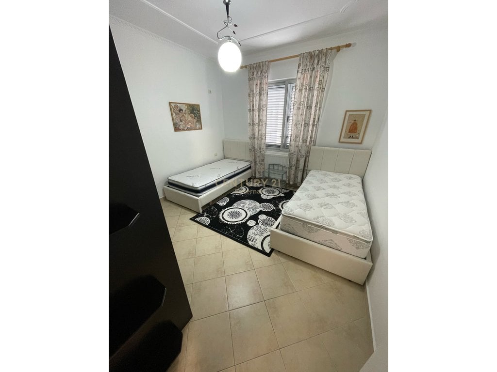 Affittasi 2+1 a Kodra Diellit 600 euro.