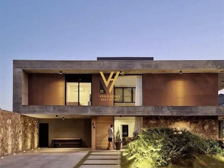 A three-story villa is for sale at TEGU for 830,000 euros.