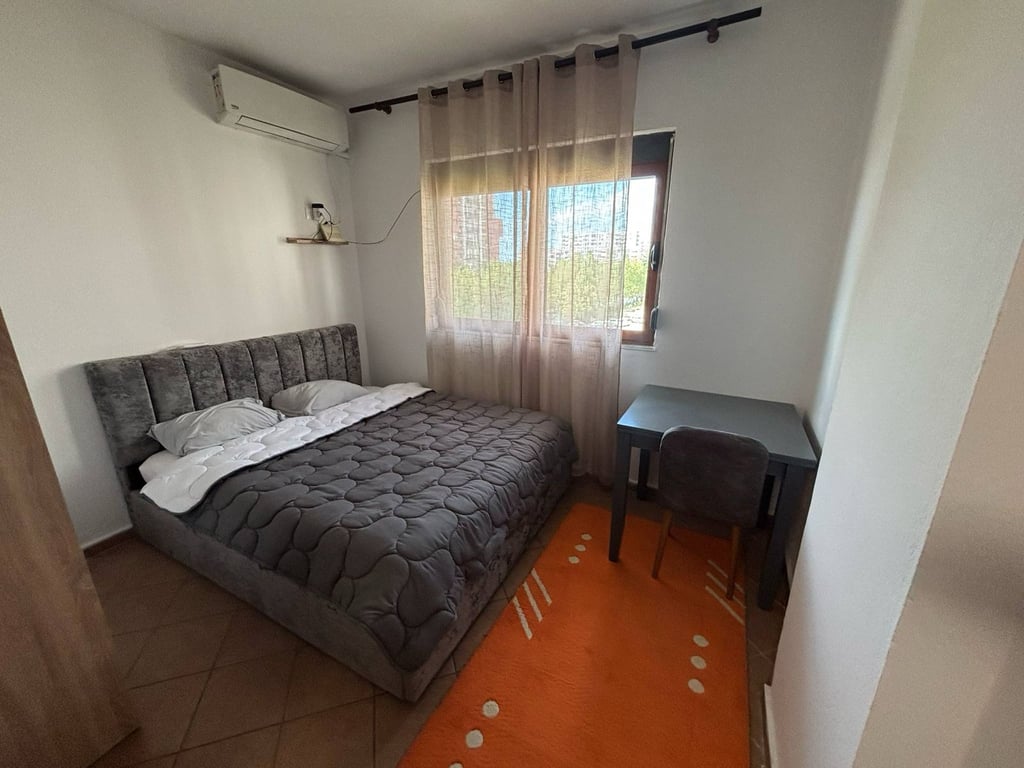 Apartament me qera 1+1