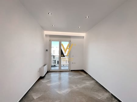 JEPET ZYRE 140 M2 ME QERA TEK RRUGA E KOSOVAREVE 1.300 EURO