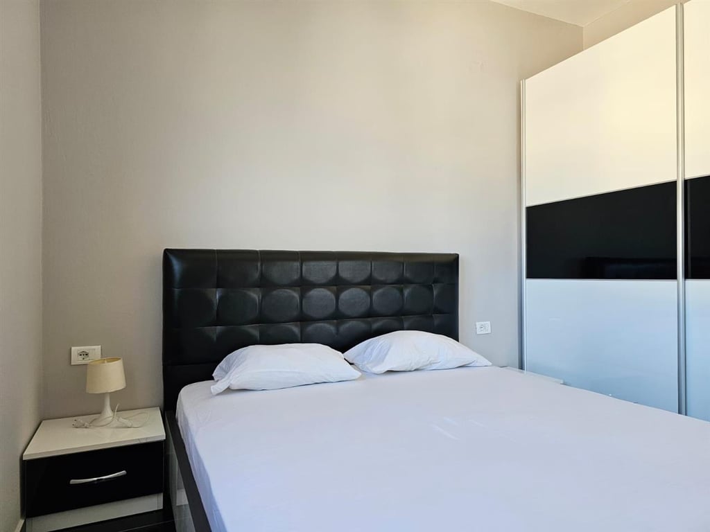 Apartment 2+1 for sale in Saranda with a sea view.