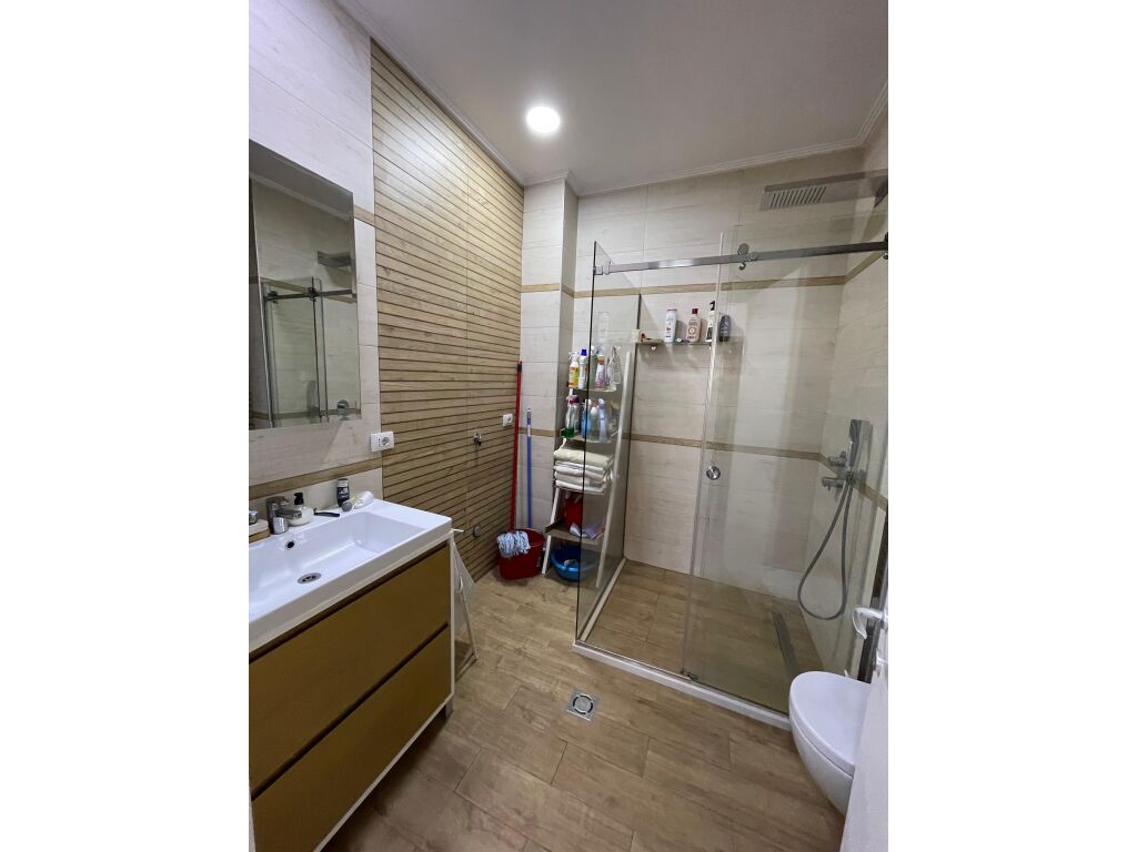 Shitet apartament tek stadiumi Dinamo