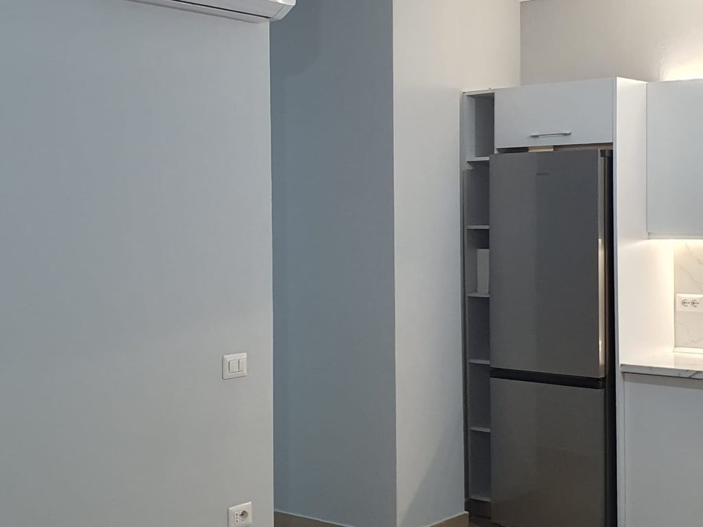 An apartment 1+1 is for rent at 21 Dhjetori for 550 euros.