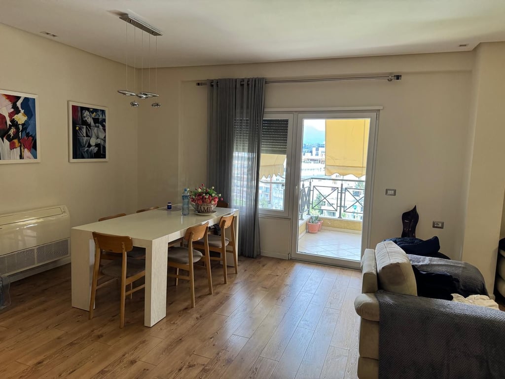 Shitet apartament 2+1+2 tek Kopshti Zologjik    