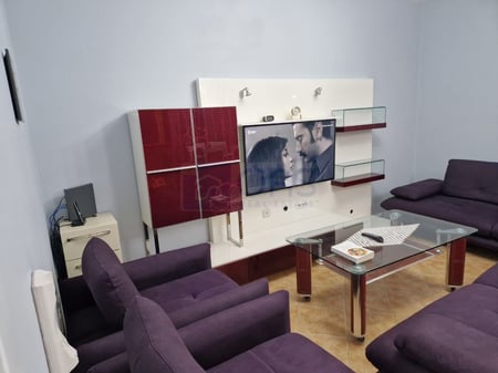 Jepet me qera apartament 3+1 te Zogu i Zi 800 euro