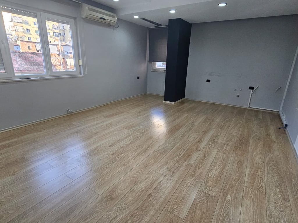 An apartment is available for offices near Wilson Square.