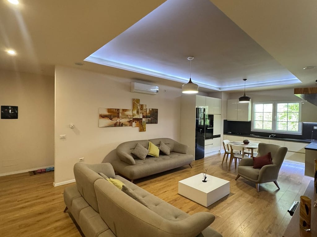 JEPET ME QIRA APARTMENT 2+1+2 TUALETE +2 BALLKONE, PRANE SPITALIT NENE TEREZA, TIRANE