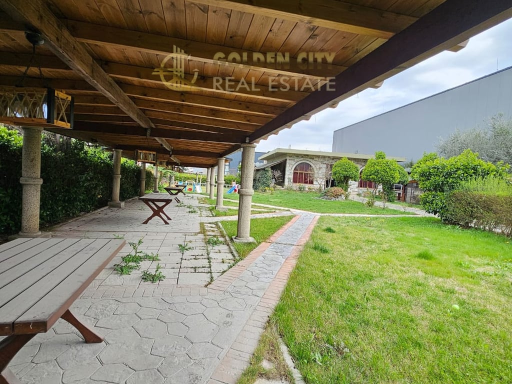 Jepet Bar Restorant me qera