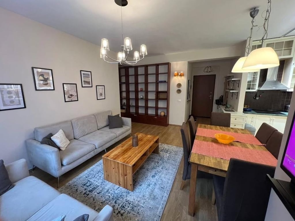 Aprtament 2+1 me qira tek Komuna e Parisit