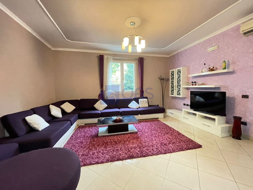 A two-story villa with a yard is for rent in Sauk.