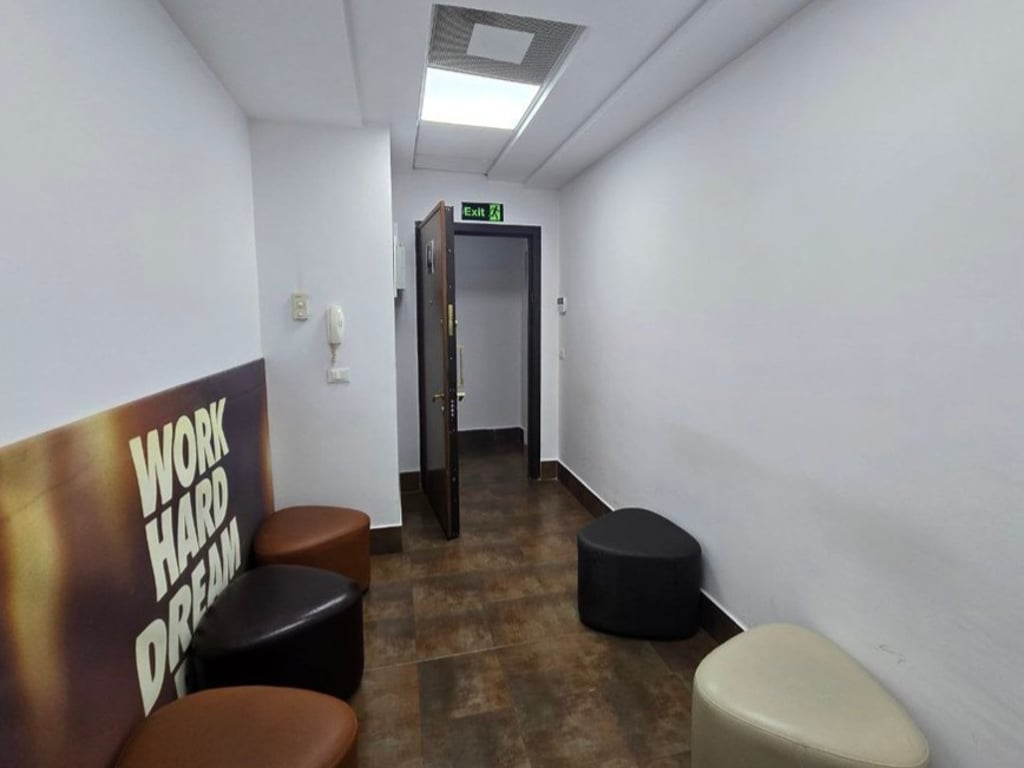 ✨ Ambient për Zyra Open Space për Qira në Qendër të Tiranës – 230 m²