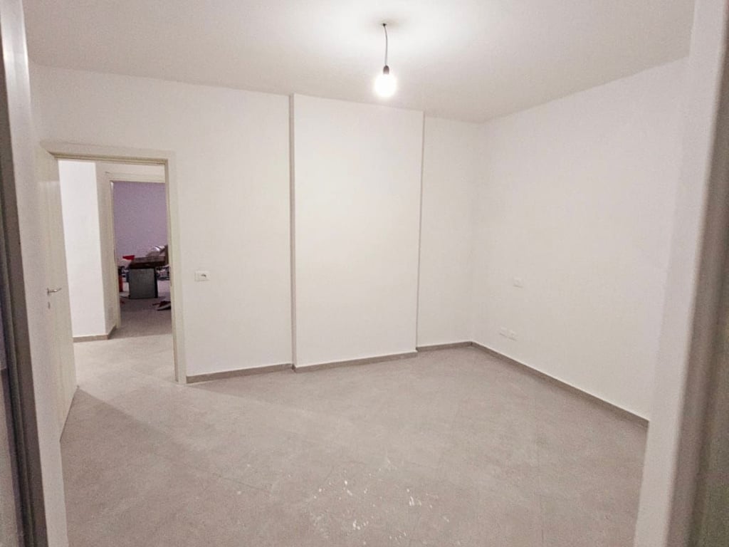 SHITET APARTAMENT 2+1+2 PRANE MARKATES DURRES