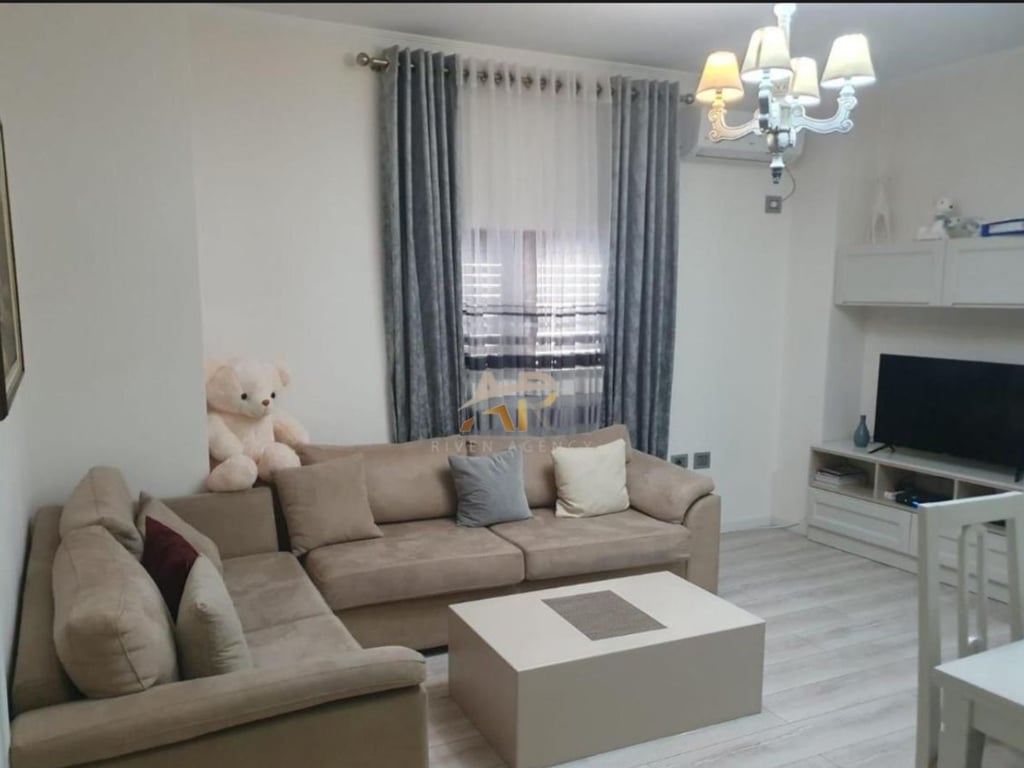 Affittasi appartamento 2+1 nel centro di Tirana per soli 650€.