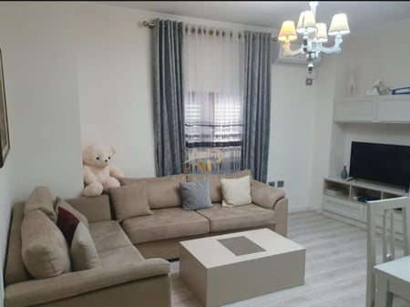 Affittasi appartamento 2+1 nel centro di Tirana per soli 650€.