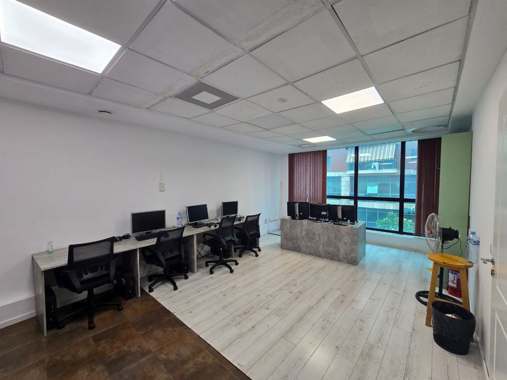OPEN SPACE OFFICE ENVIRONMENT FOR RENT IN THE CENTER OF TIRANA!