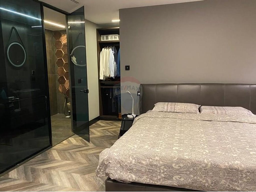 VILË LUKSOZE NË FARKË, ME PAMJE NGA LIQENI