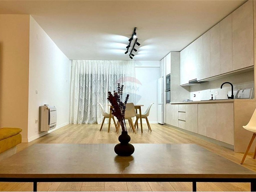 2+1 apartment with parking for rent near the Botanical Garden.