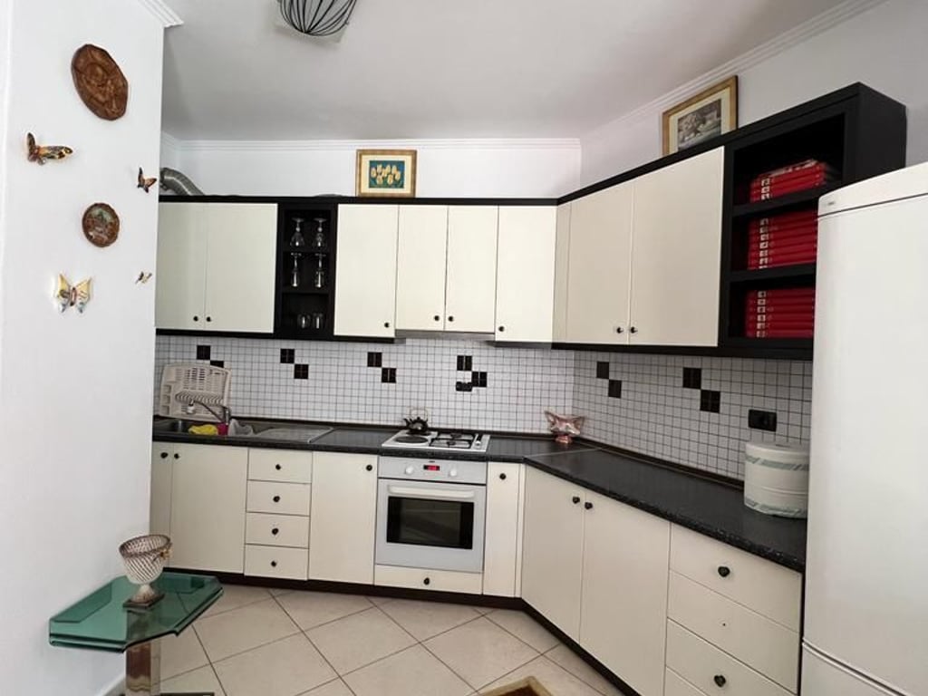 Affittasi 3+1 in Via Teodor Keko