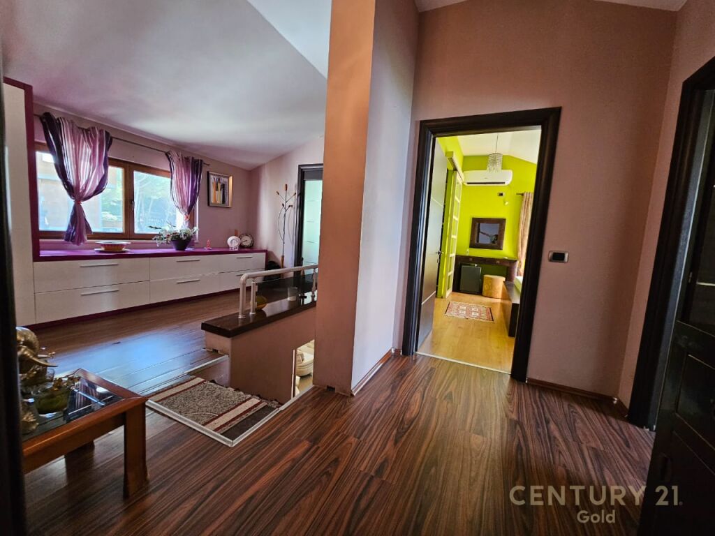 VILLA FOR SALE IN QERRET!