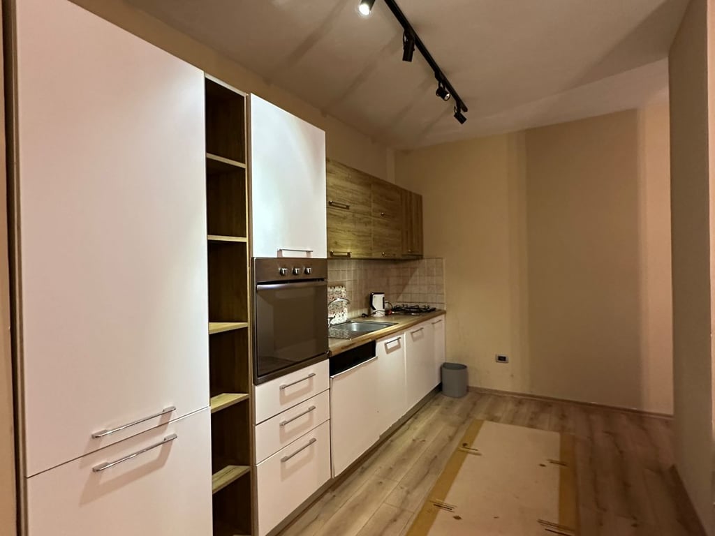 Appartamento 2+1 in affitto presso la Comune di Parigi