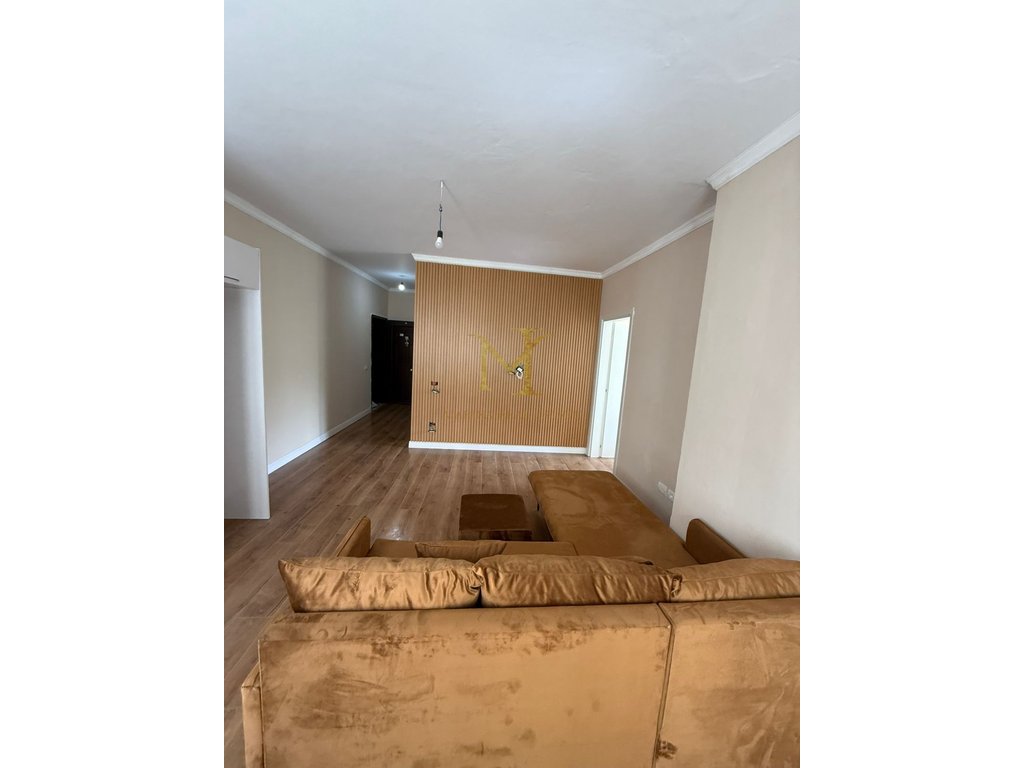 Vendesi Appartamento 2+1+Garage, Scoglio di Kavaja!!