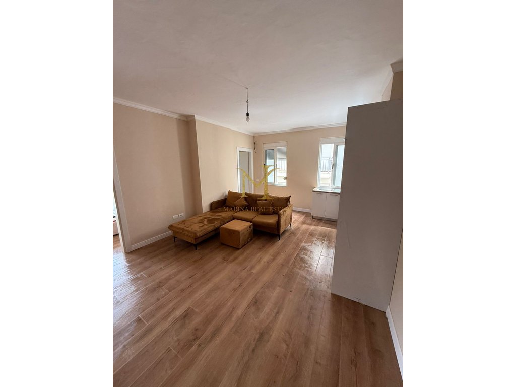 Vendesi Appartamento 2+1+Garage, Scoglio di Kavaja!!