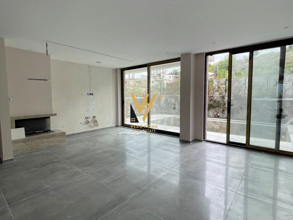 VENDITA DI UNA VILLA A TRE PIANI AL LAGO DI FARKA 900.000 EURO
