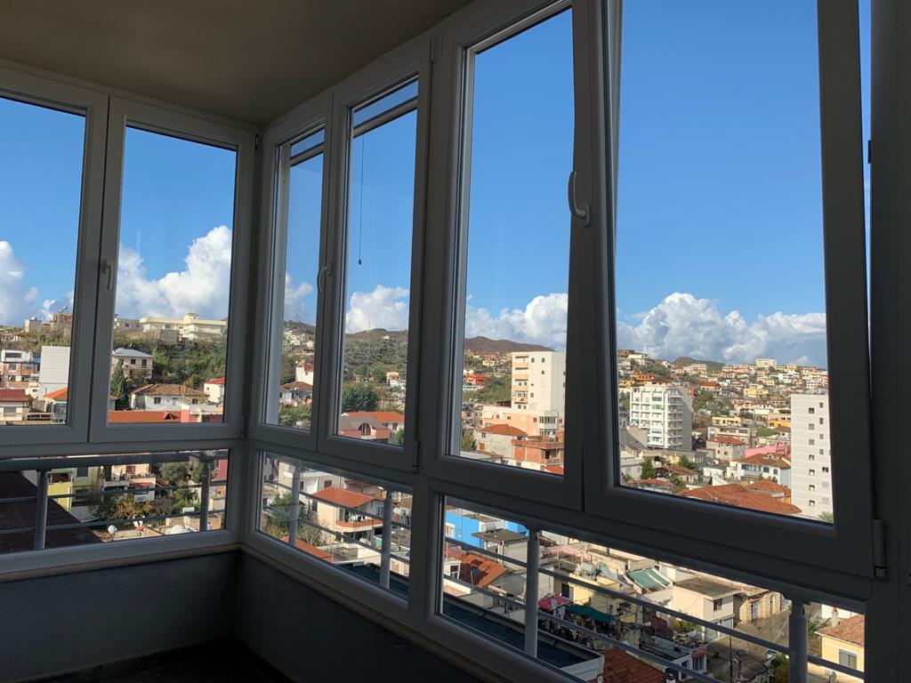 Apartament 2+1+2. Ndërtes e re. Në detaj e mobiluar.