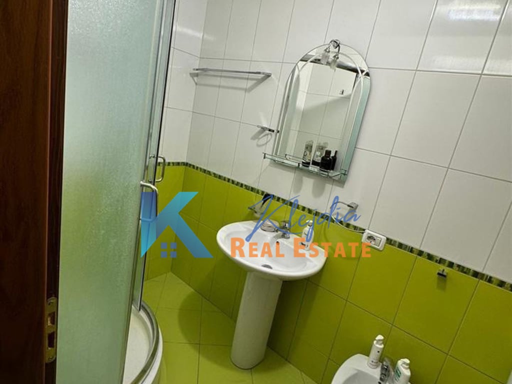 2+1 te Kompleksi Colombo, Liqeni i Thate