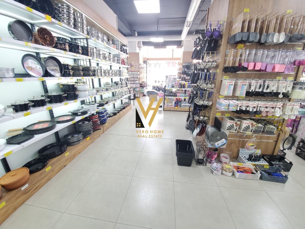 SHITET AMBIENT KOMERCIAL 413 M2 TE KOMUNA E PARISIT 1.600.000 EURO